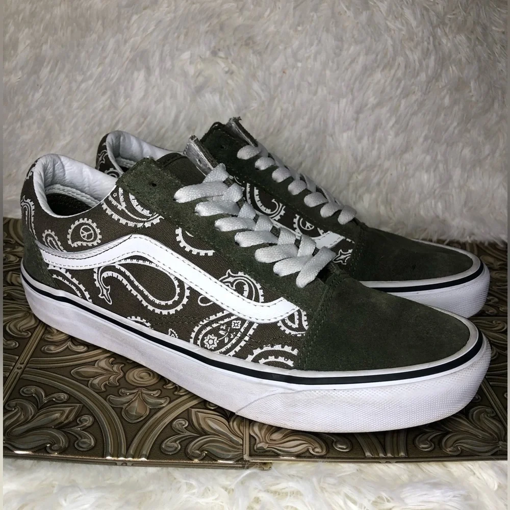 Vans Men's Green Paisley Sneakers size 7 Women’s 8.5